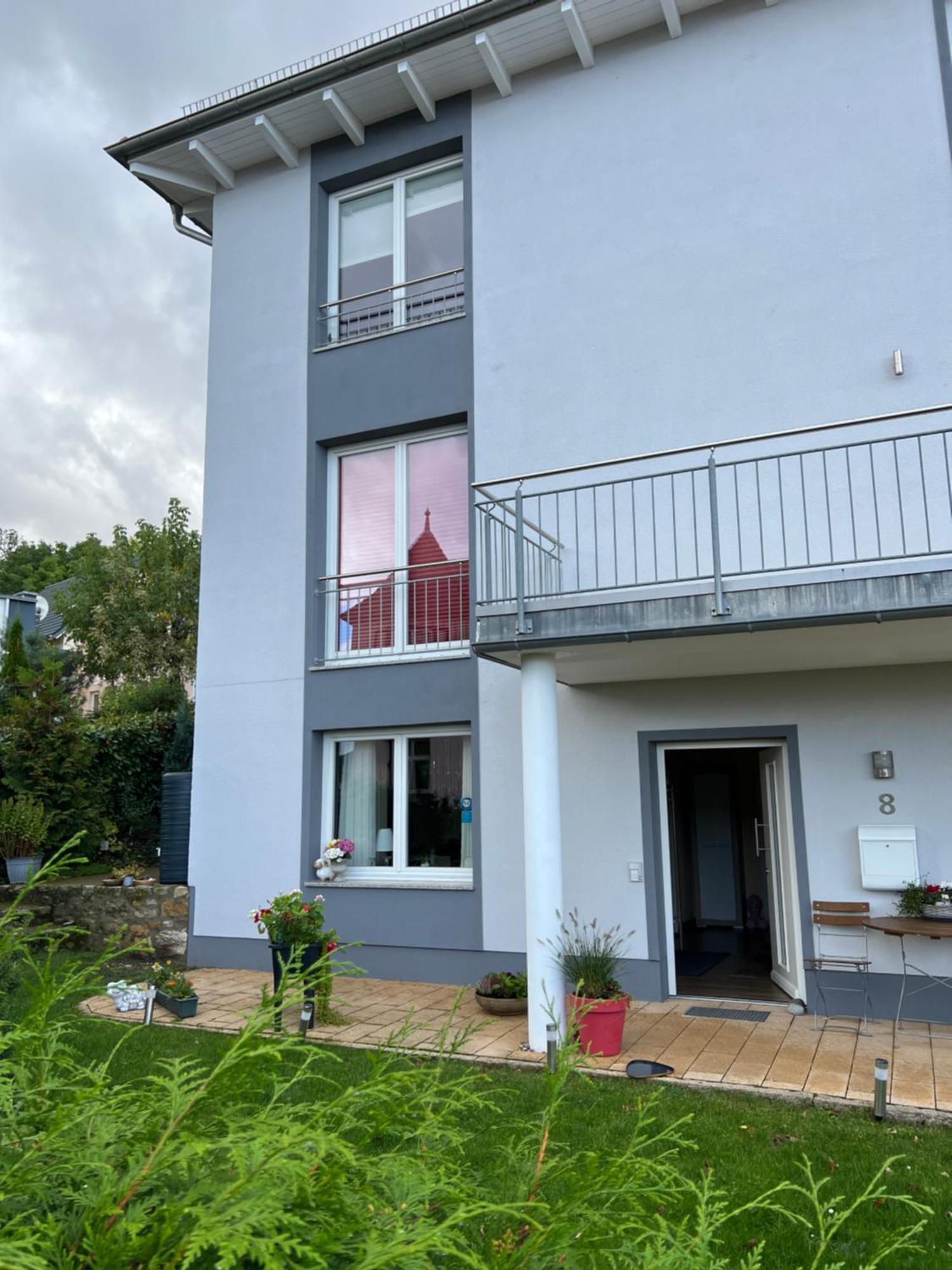 Apartment Vis-a-vis